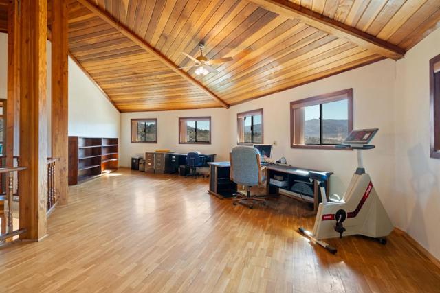 20101 Panoche Road, Paicines CA: https://media.crmls.org/mediaz/28616dc5-c5fc-4c56-b365-967196b3cc87.jpg