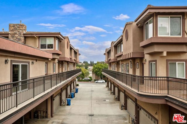 5241 Colodny Drive, Agoura Hills CA: https://media.crmls.org/mediaz/28618266-b0dd-4551-9dcf-3180067f0229.jpg