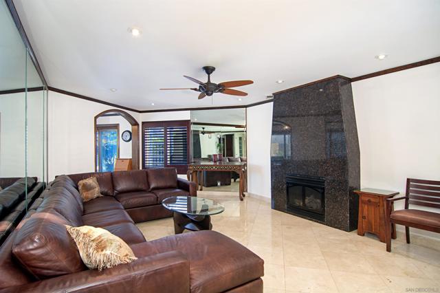 20 S Cays Ct, Coronado CA: https://media.crmls.org/mediaz/2861aa96-b8c1-4518-9087-152b50af13b0.jpg