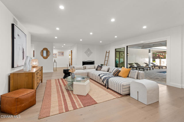 31652 Blue Meadow Lane, Westlake Village CA: https://media.crmls.org/mediaz/286258b6-9a6e-4207-a941-ed86388a2190.jpg