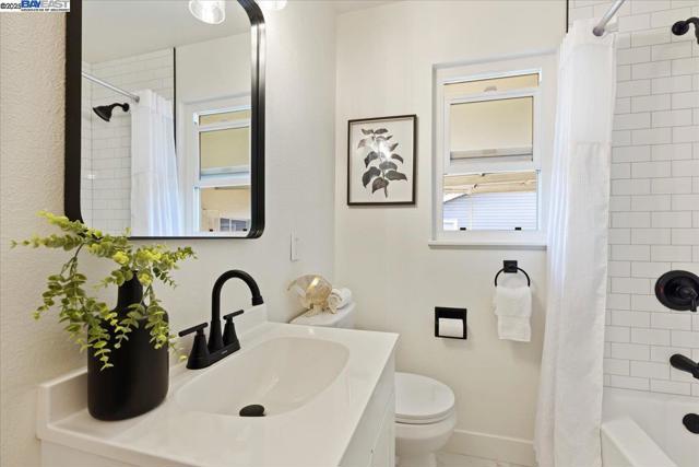 19678 Bernal Street, Castro Valley CA: https://media.crmls.org/mediaz/2862a64c-3dfa-40aa-859e-b8b99a85b703.jpg
