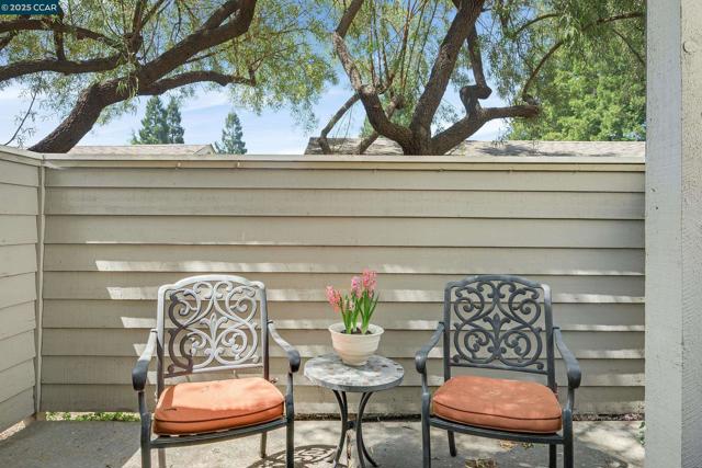 160 Eastridge Dr, San Ramon CA: https://media.crmls.org/mediaz/2862ea26-3b4d-44f1-981e-8836d621c6b6.jpg