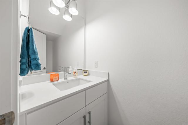 Detail Gallery Image 14 of 28 For 936 Cooper Pl, San Diego,  CA 92102 - 3 Beds | 2/1 Baths