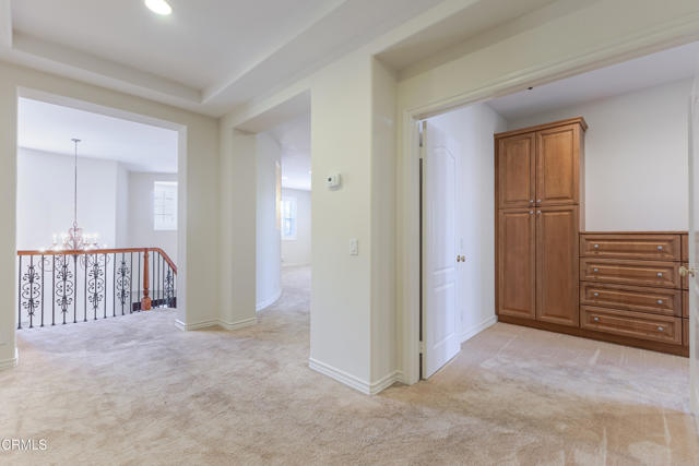 3911 Lilac Canyon Lane, Altadena CA: https://media.crmls.org/mediaz/28638548-d48c-4f92-81b3-afd7d8a0a5ea.jpg