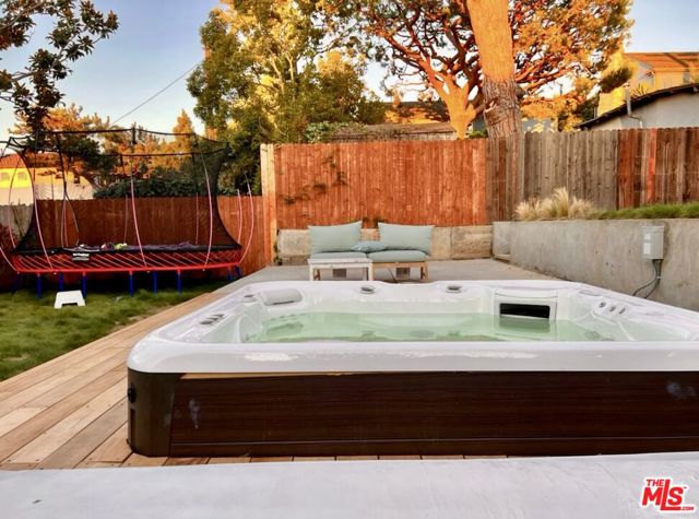 1545 3rd Street, Manhattan Beach CA: https://media.crmls.org/mediaz/2863cd74-1ccf-4cb0-a6b6-893a9f2f6ec2.jpg