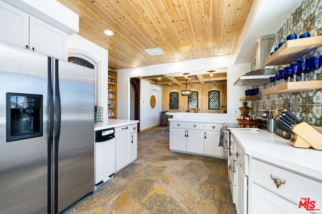 57387 San Juan Road, Yucca Valley CA: https://media.crmls.org/mediaz/2863d54d-5b03-46ce-9dc9-7cf2913590c0.jpg