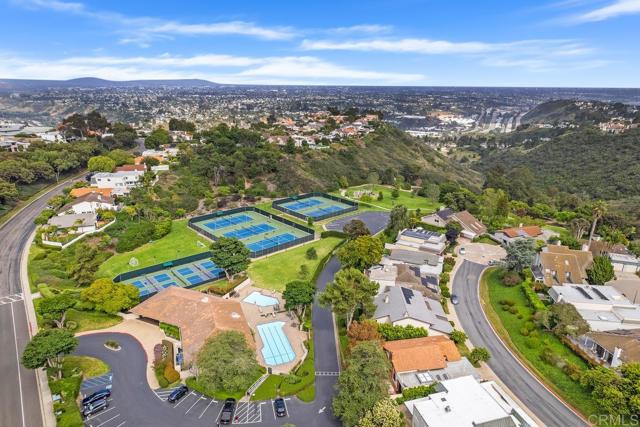 6544 Caminito Northland, La Jolla CA: https://media.crmls.org/mediaz/2864d323-79ed-4b18-b1f1-25e0f41a5b89.jpg
