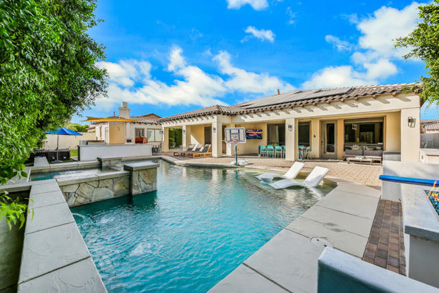 81107 Carefree Drive, Indio CA: https://media.crmls.org/mediaz/28652510-0e0b-4858-bebc-92542a3fabd1.jpg