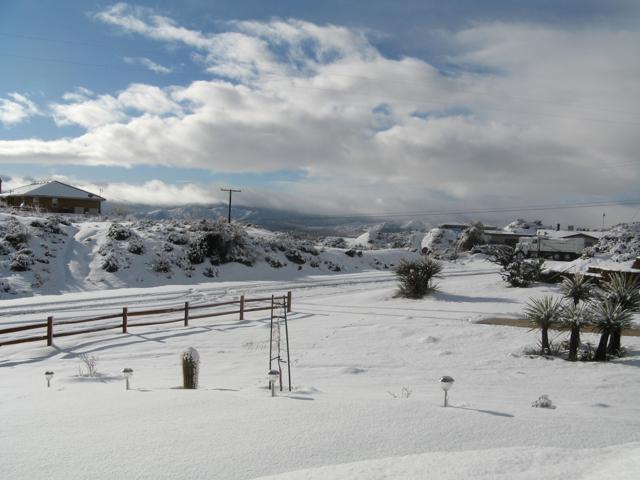 56948 Plaza Del Amigo, Yucca Valley CA: https://media.crmls.org/mediaz/286533e9-58a2-4ec4-a67e-3b7e4d859050.jpg