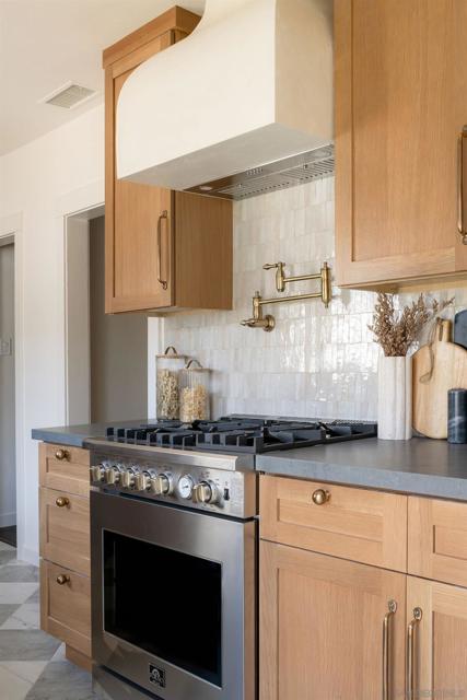4618 Monroe Avenue, San Diego CA: https://media.crmls.org/mediaz/28656163-3776-4750-83f4-9fb9d4cd5796.jpg