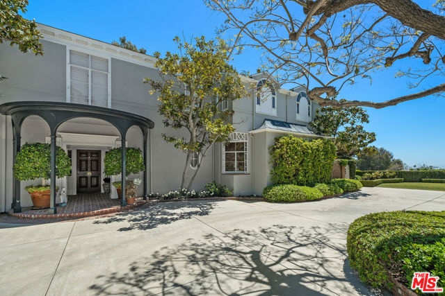 11080 Chalon Road, Los Angeles CA: https://media.crmls.org/mediaz/286613d5-e1fe-4373-84e0-ff3ccd9c8adf.jpg
