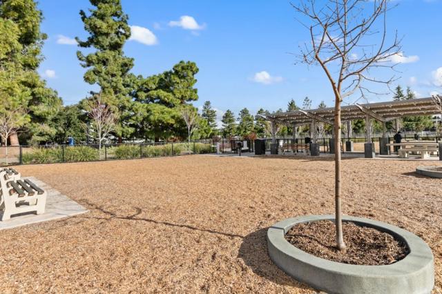 3718 Pyramid Way, Mountain View CA: https://media.crmls.org/mediaz/2866c4a7-5235-412b-a19e-f19b96c19744.jpg