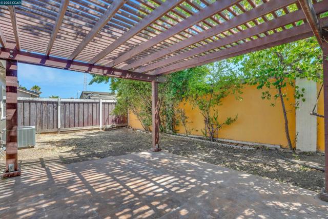 3253 Madrone St, Antioch CA: https://media.crmls.org/mediaz/286704b0-26d6-4b75-ba7c-c0e1e6689f75.jpg
