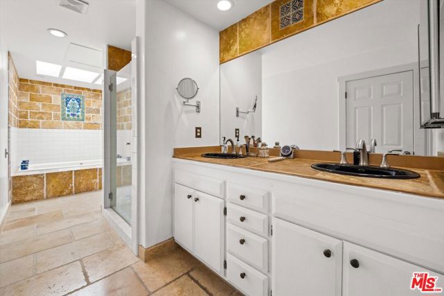 1435 Sycamore Canyon Road, Santa Barbara CA: https://media.crmls.org/mediaz/286716b7-1792-479f-9f98-0c3d21dcc992.jpg