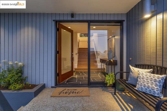 8715 Don Carol Drive, El Cerrito CA: https://media.crmls.org/mediaz/28676446-d88a-4a8a-8ff0-b4e96811fcc1.jpg