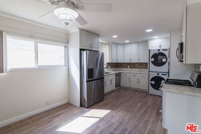 8646 Corbin Avenue, Northridge CA: https://media.crmls.org/mediaz/2867b01d-43cd-4acf-9173-69c006f392cb.jpg