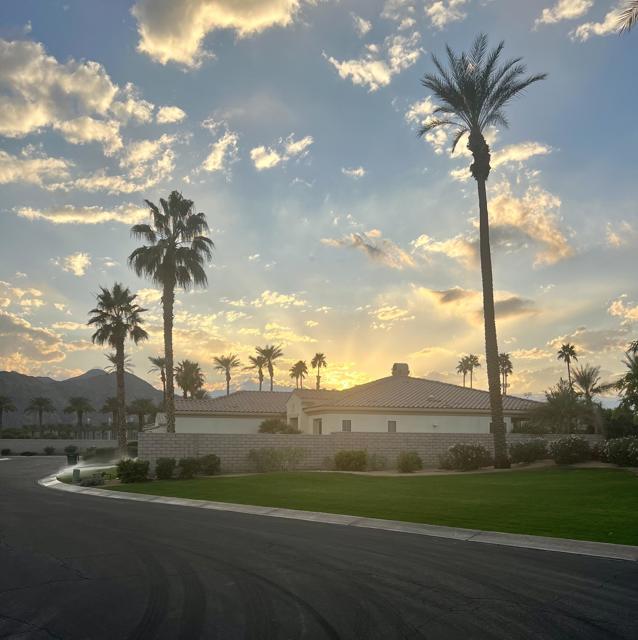 44520 Via Terra Nova, La Quinta CA: https://media.crmls.org/mediaz/2867d19a-94f6-4fc0-a161-8bbb2d8e3260.jpg