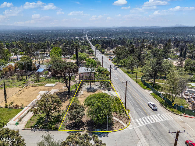 900 E Mount Curve Ave, Altadena CA: https://media.crmls.org/mediaz/2868090d-a760-4708-a448-f4d9e22e8325.jpg
