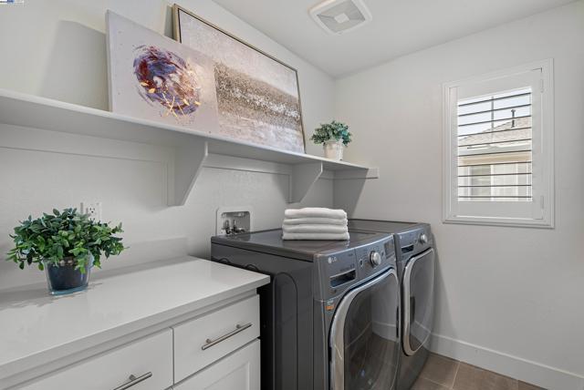 37456 Sand Drift Rd, Newark CA: https://media.crmls.org/mediaz/28695d1c-eb2a-466a-b8f3-33b1f1cbdb1d.jpg