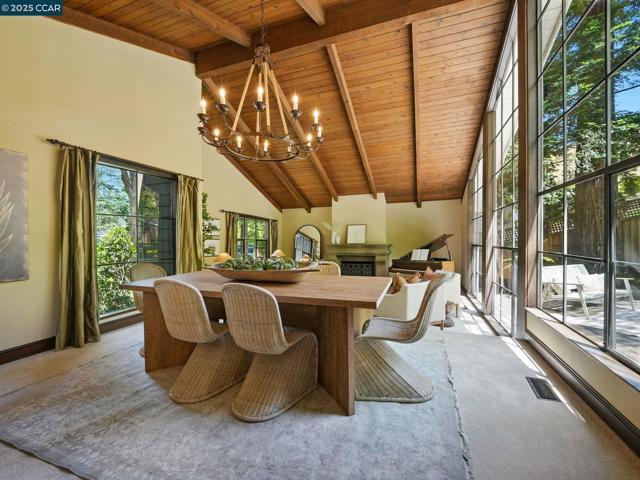 66 Ambleside Court, Danville CA: https://media.crmls.org/mediaz/28698a60-15ad-43e0-b1eb-29f3053ff836.jpg