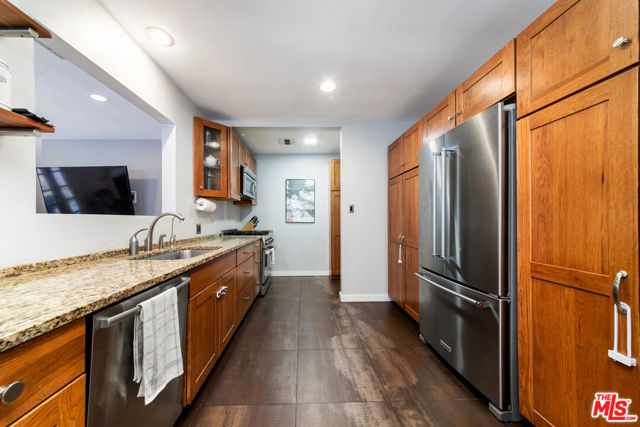22021 De La Osa Street, Woodland Hills CA: https://media.crmls.org/mediaz/2869f2be-0b73-4788-a6dd-fbe7311912d5.jpg