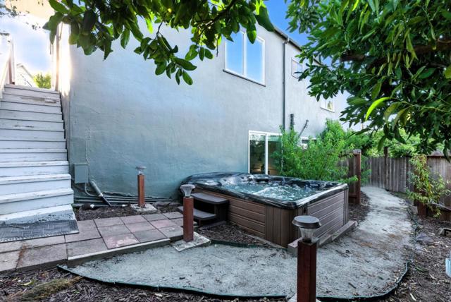 35 Mono Street, Brisbane CA: https://media.crmls.org/mediaz/286a185f-1075-4ecb-81bc-d764e640ae68.jpg