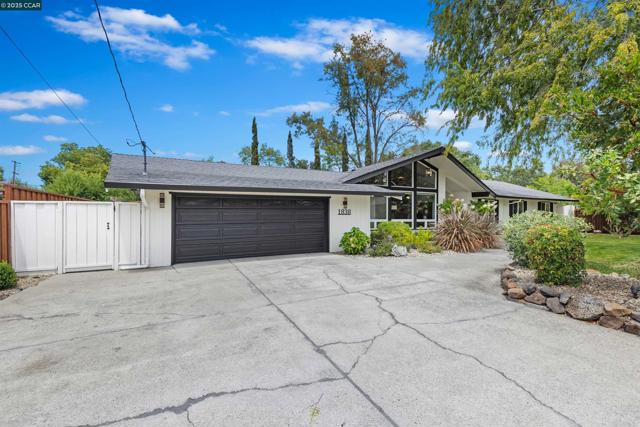 1838 Sunnyvale Ave, Walnut Creek CA: https://media.crmls.org/mediaz/286ada7b-8b38-4a8f-9054-c41f42cce5f3.jpg