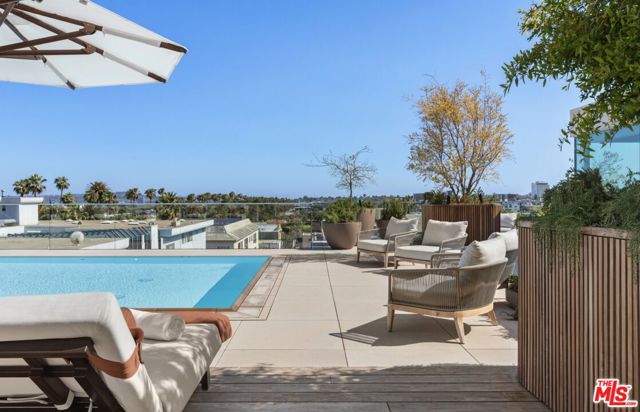 9200 Wilshire Blvd, Beverly Hills CA: https://media.crmls.org/mediaz/286ae27b-0789-41ab-ad91-4cf95b146a22.jpg