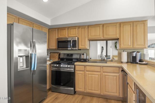 5270 W Wooley Road, Oxnard CA: https://media.crmls.org/mediaz/286b05eb-37fe-4d84-beaa-61aec50f5083.jpg