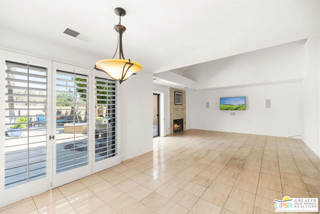 2910 Cervantes Court, Palm Springs CA: https://media.crmls.org/mediaz/286b1dfa-efd2-4f41-abad-7c15c0d9ced1.jpg