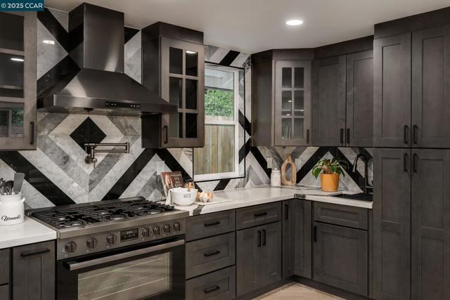 1961 Ardith Dr, Pleasant Hill CA: https://media.crmls.org/mediaz/286ba2b6-f3c6-4fed-93f1-710e27d79736.jpg
