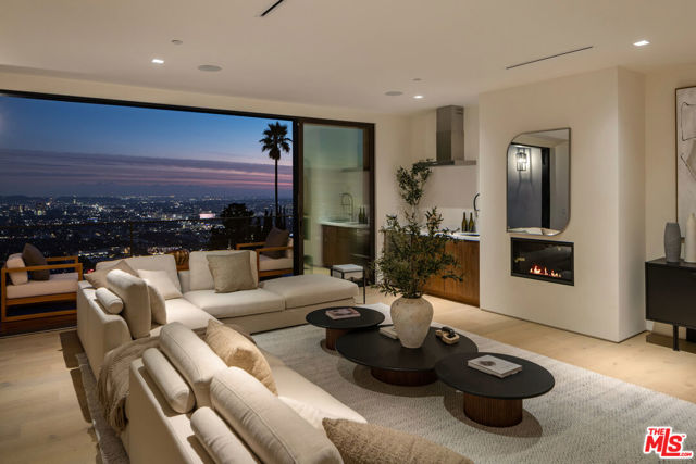 1525 Marlay Drive, Los Angeles CA: https://media.crmls.org/mediaz/286bd346-afee-4fdc-b7d2-46547051b88b.jpg