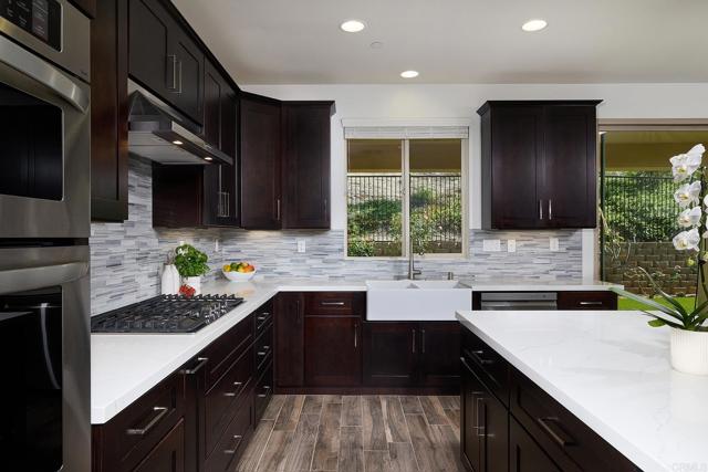 Detail Gallery Image 5 of 37 For 219 Flores Ln, Vista,  CA 92083 - 4 Beds | 2/1 Baths