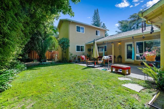 810 Cambridge Avenue, Menlo Park CA: https://media.crmls.org/mediaz/286cfbcf-cf93-4240-ae04-e5793620b264.jpg