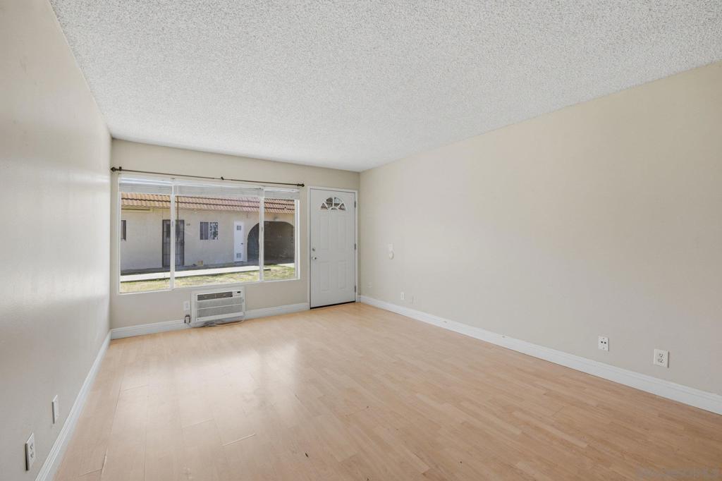 2012 Mission Ave - photo 4
