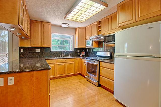 41 Grandview Avenue, Felton CA: https://media.crmls.org/mediaz/286d4c94-a329-4dfd-953a-44b78254baa6.jpg