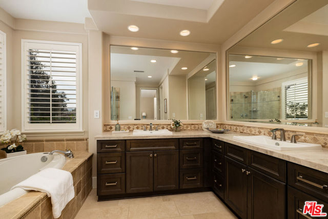 2767 Avenida De Autlan, Camarillo CA: https://media.crmls.org/mediaz/286d9793-5fee-4597-b8bb-9c574f85c309.jpg