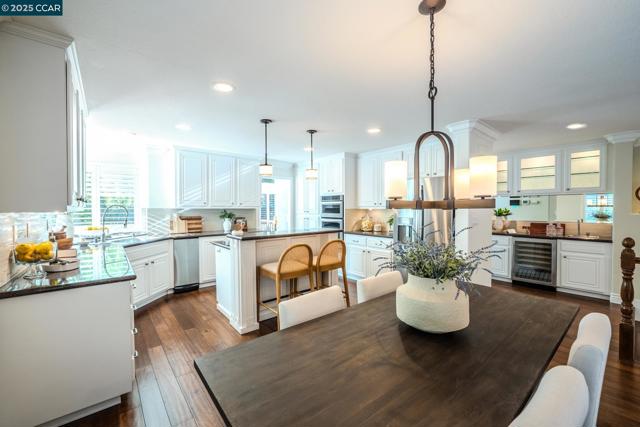 40 Northview Ct, Danville CA: https://media.crmls.org/mediaz/286dc0ea-9f30-4400-9298-a6d933449afe.jpg