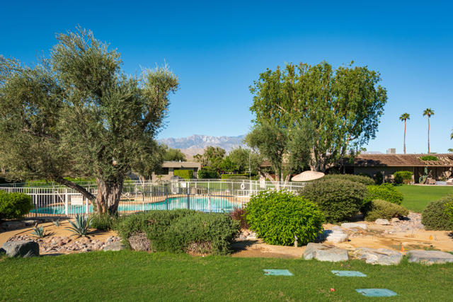 9 Wake Forest Court, Rancho Mirage CA: https://media.crmls.org/mediaz/286dc9d8-92b5-4bd2-955b-f835f0b03002.jpg
