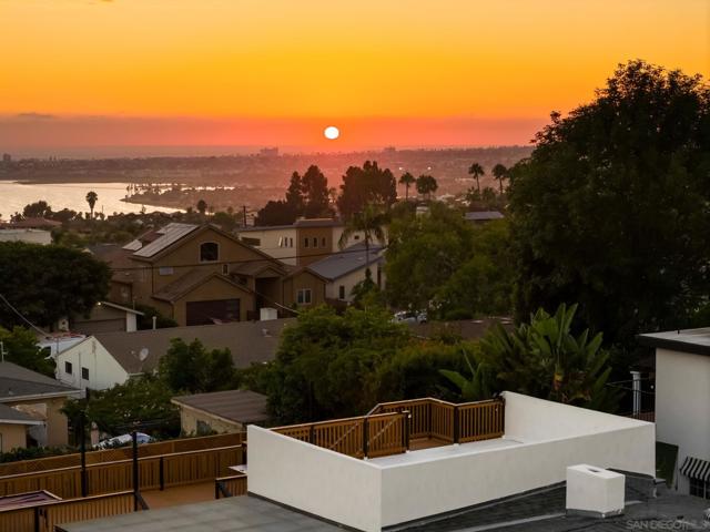 2736 Burgener Blvd, San Diego CA: https://media.crmls.org/mediaz/286dffc2-d928-4381-8af0-03bf1a79fa5f.jpg