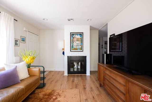 687 E Orange Grove Boulevard, Pasadena CA: https://media.crmls.org/mediaz/286e6480-35df-428e-a337-390543dcb7fa.jpg