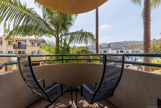 8132 Camino Del Sol, La Jolla CA: https://media.crmls.org/mediaz/286e67c5-aaf4-4eda-b921-d5c10214775e.jpg