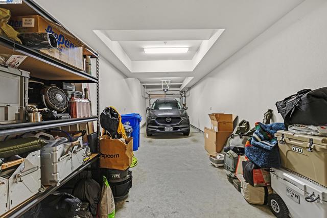 2683 5Th St, Alameda CA: https://media.crmls.org/mediaz/286eb85b-e014-4d27-ac15-0bfb6778e98f.jpg