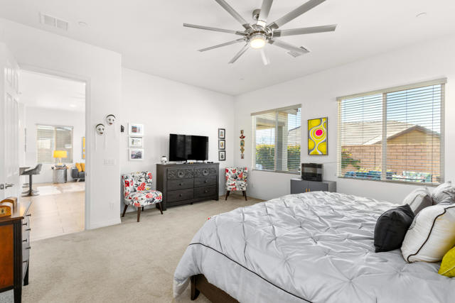 Image 23 of 86 For 43595 Vacanza Court