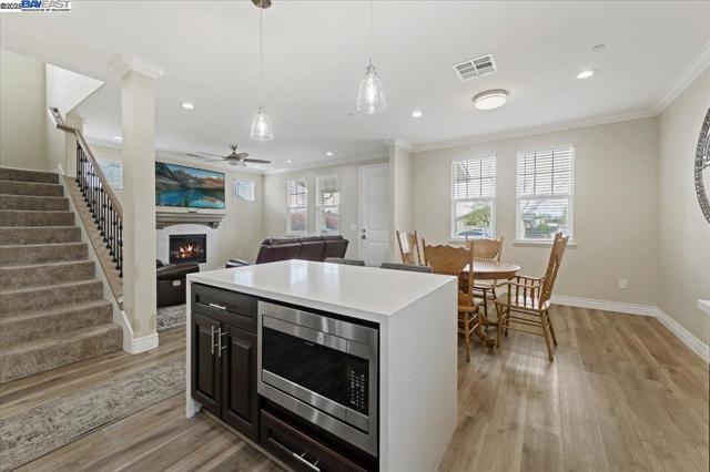 736 N P St, Livermore CA: https://media.crmls.org/mediaz/286f0011-7888-436a-b2f0-d54c67b27d4d.jpg