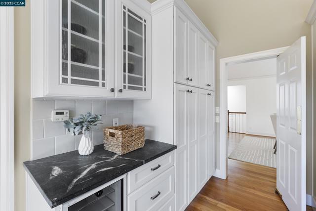 25 Watchwood Ct, Orinda CA: https://media.crmls.org/mediaz/286f711f-6174-4252-abb7-1e9ac6a35b90.jpg