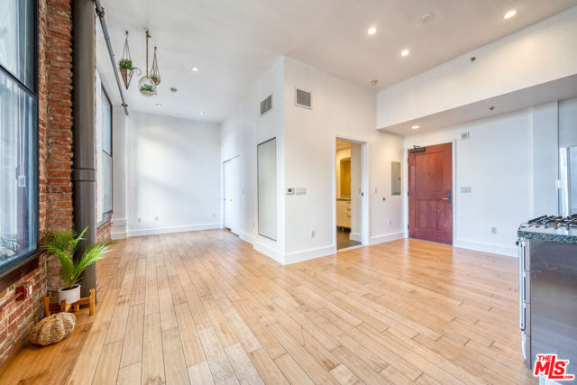 460 S SPRING Street, Los Angeles CA: https://media.crmls.org/mediaz/286fbe03-f18c-4cb9-a798-0c1775f3ff04.jpg