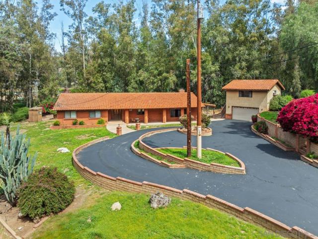 11580 Manzanita Rd, Lakeside CA: https://media.crmls.org/mediaz/28700a7b-552e-49bf-8722-dd4b13fb8c79.jpg