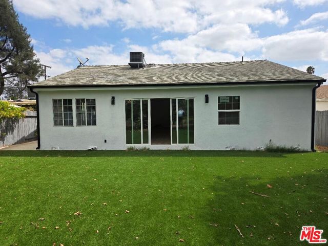 8517 Yolanda Avenue photo 11