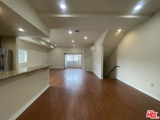 15024 Magnolia Boulevard, Sherman Oaks CA: https://media.crmls.org/mediaz/28706a0c-ef8d-4207-917a-855fc52fec79.jpg